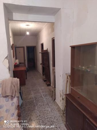 SE VENDE CASA PARA REFORMAR/CAROLINAS ALTAS - ALICANTE