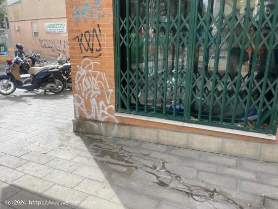 SE VENDE LOCAL CON SALIDA DE HUMO en la AVENIDA DE ALCOY - ALICANTE