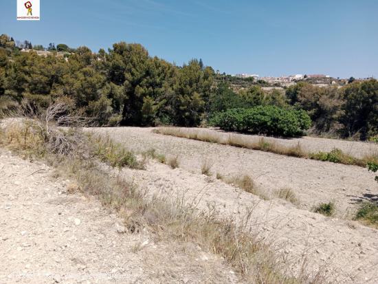 FANTÁSTICA PARCELA RÚSTICA DE 10.894 m2 CON VISTAS TOTALMENTE ABIERTAS EN BENISSA - ALICANTE