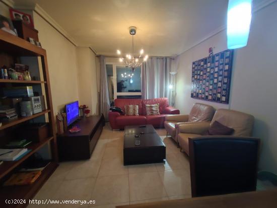 Bonito apartamento de 3 dorm. y 2 baños. Zona Centro - Marina Internacional, Torrevieja - ALICANTE