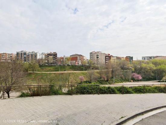  Terreno urbano a la venta con todos los servicios en Terrassa, zona El Segle XX - BARCELONA 