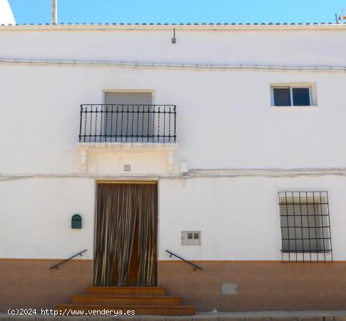 FABULOSA CASA DE PUEBLO PARA ENTRAR A VIVIR - ALBACETE