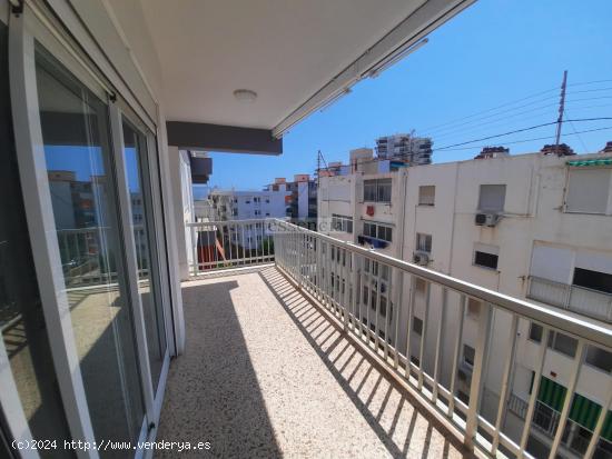 APARTAMENTO EA 50 METROS DE LA PLAYA. 2ª LINEA PLAYA DE GANDIA CON ASCENSOR Y GARAJE INCLUIDO. A - 