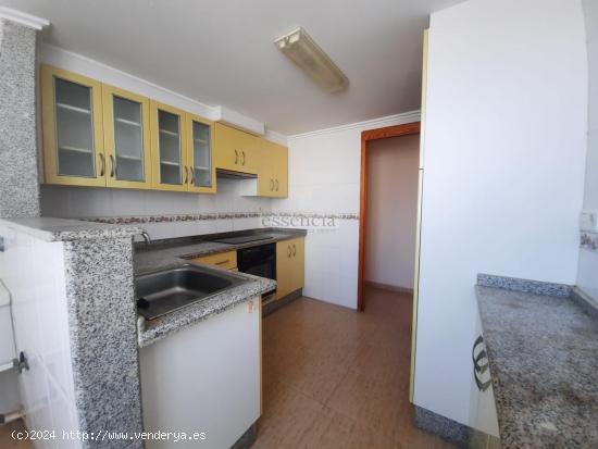 APARTAMENTO EA 50 METROS DE LA PLAYA. 2ª LINEA PLAYA DE GANDIA CON ASCENSOR Y GARAJE INCLUIDO. A - 