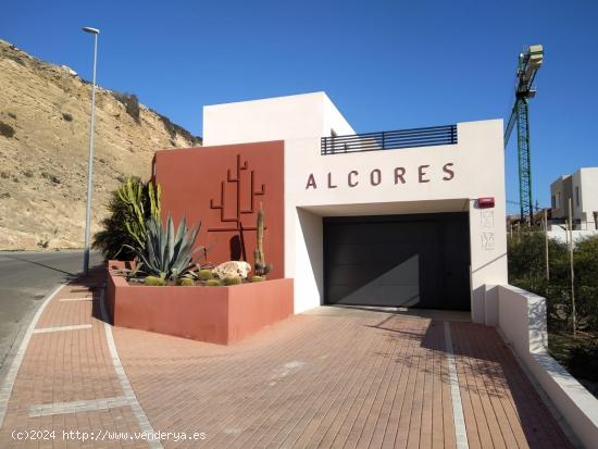 CHALET ADOSADO EN LOS ALCORES DE ALMERIMAR - ALMERIA