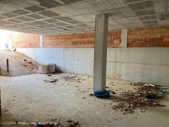 ESTRUCTURA SITUADA EN ZONA DE LA REDONDA NORTE CON SEMISÓTANO + 1º PLANTA + 2º PLANTA + TORRETA. 