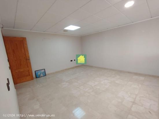 SE VENDE OFICINA EN CENTRO-CARRETAS (IDEAL PARA HACER UNA VIVIENDA) - ALBACETE