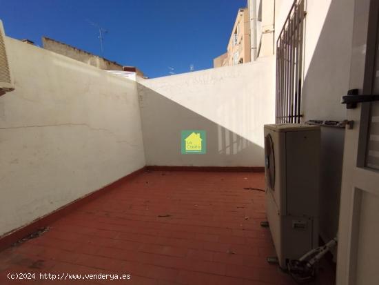 SE VENDE OFICINA EN CENTRO-CARRETAS (IDEAL PARA HACER UNA VIVIENDA) - ALBACETE