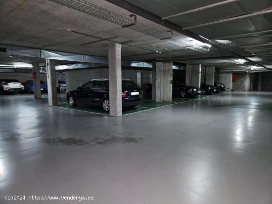 PLAZA DE PARKING Y TRASTERO EN VENTA ESPLUGUES CENTRE - BARCELONA