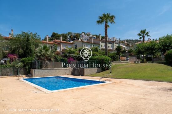  Casa adosada con piscina comunitaria en Quintmar - BARCELONA 