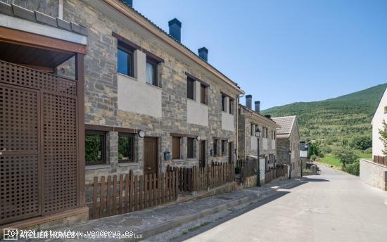  Se vende amplio chalet adosado en Castiello de Jaca, Huesca. - HUESCA 