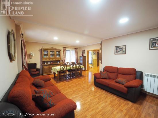 Chalet en ctra Alcazar, de 5 dorm, 3 baños, garaje, piscina y legalizado por solo 290.000 €. - CI