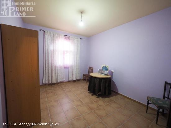 Se vende casa de planta baja en Argamasilla de Alba con una superficie de 1.041 m2 3 dorm, 2 baños 