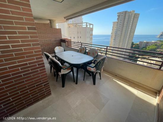 Piso de 3 dorm. con balcón y vistas al mar a 200m de Playa de Poniente www.inmobiliarialesdunes.com