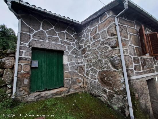 Casa semireformada, con 5.000 m2 de terreno. MELIAS (Pereiro de Aguiar). - ORENSE