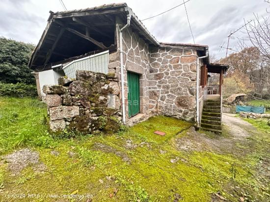 Casa semireformada, con 5.000 m2 de terreno. MELIAS (Pereiro de Aguiar). - ORENSE