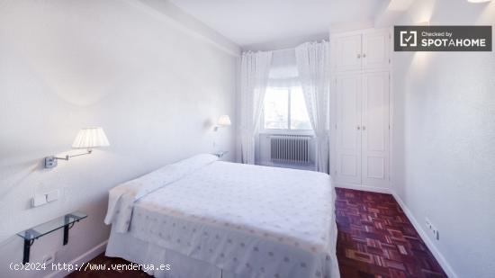 Amplio apartamento de un dormitorio con balcón en verde fuencarral. - MADRID