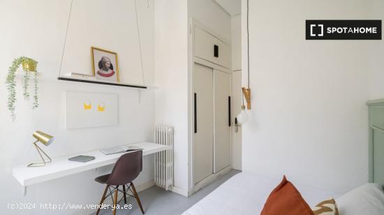 Se alquila habitación en residencia en Madrid - MADRID