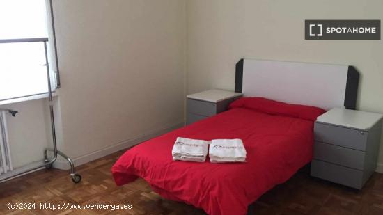 Alquiler de habitaciones en apartamento de 4 dormitorios en Atocha - MADRID