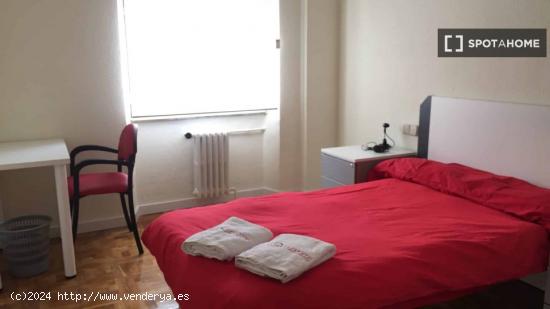 Alquiler de habitaciones en apartamento de 4 dormitorios en Atocha - MADRID