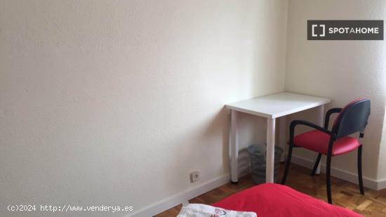 Alquiler de habitaciones en apartamento de 4 dormitorios en Atocha - MADRID