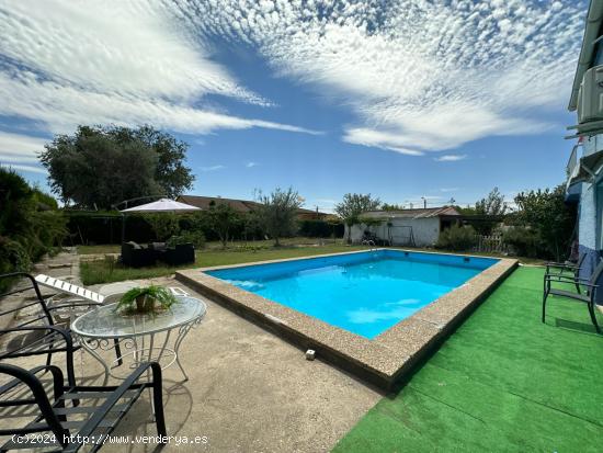 CHALET INDEPENDIENTE EN NUEZ DE EBRO ( URB. SISALLAR ) - ZARAGOZA