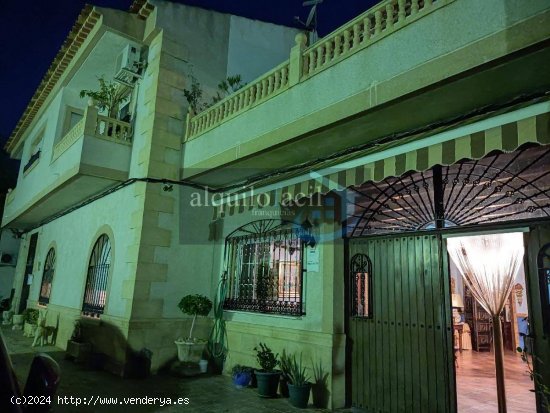 SE VENDE CHALET DE LUJO EN AGUAS NUEVAS