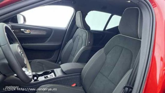 Volvo XC40 XC40 Plus, B3 Mild Hybrid, Gasolina, Dark de 2024 con 1 Km por 47.900 EUR. en Zaragoza