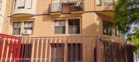 SE VENDE LOCAL ENTREPLANTA EN MUY BUENA ZONA CON TODOS LOS SERVICIOS A MANO - ALICANTE