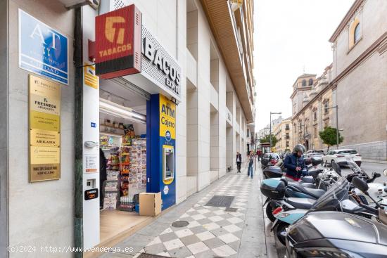  SE VENDE LICENCIA DE ESTANCO EN LA MEJOR CALLE COMERCIAL DE GRANADA!!!!! - GRANADA 