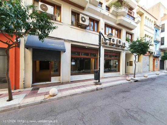 Se vende local junto a Puerta del Sol y calle Trinidad, en pleno centro de Castellón. Local con 2 g