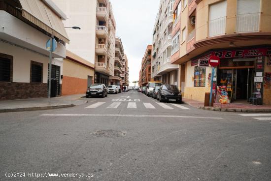 PISO DE TRES DORMITORIO CERCA DE LA PLAYA DEL CURA - ALICANTE