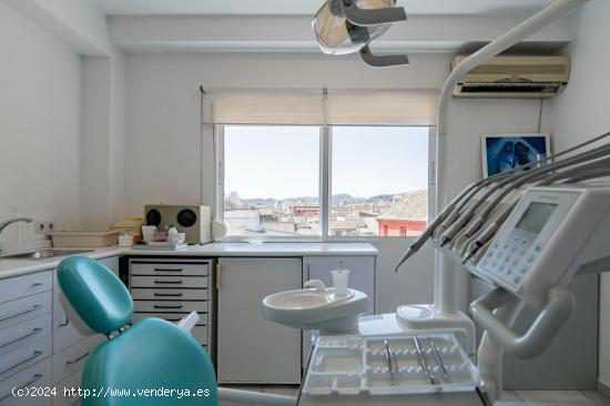 CLÍNICA DENTAL EN CENTRO HISTÓRICO - MALAGA