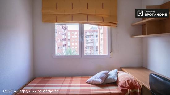 Alquiler de habitaciones en apartamento de 3 dormitorios en Malva Rosa - VALENCIA