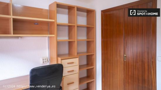 Alquiler de habitaciones en apartamento de 3 dormitorios en Malva Rosa - VALENCIA