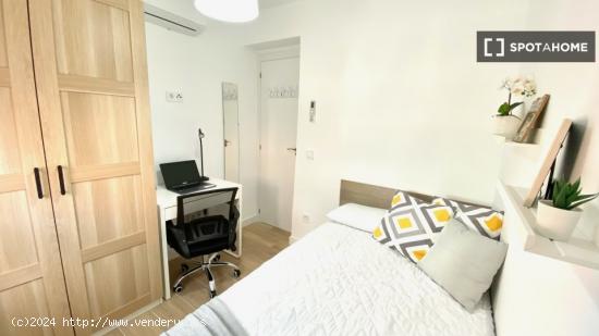 Se alquila habitación en apartamento de 4 dormitorios en Getafe - MADRID