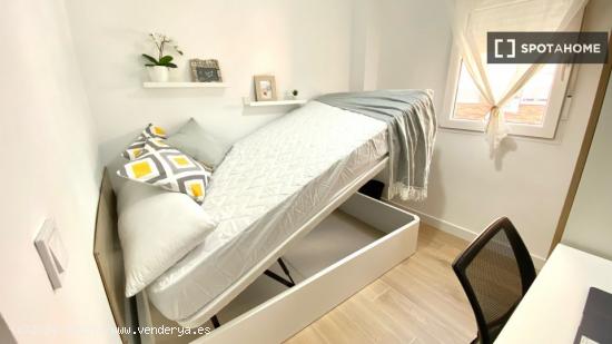 Se alquila habitación en apartamento de 4 dormitorios en Getafe - MADRID