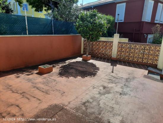 CASA ADOSADA CON AMPLIA TERRAZA EN PERLIO, FENE - A CORUÑA