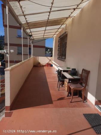 CASA ADOSADA CON AMPLIA TERRAZA EN PERLIO, FENE - A CORUÑA