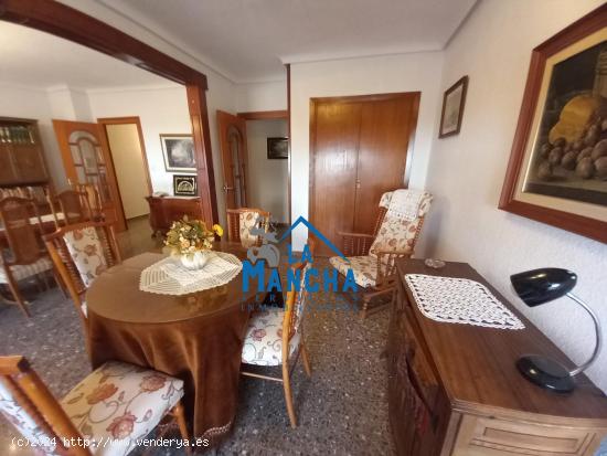 INMOBILIARIA LA MANCHA VENDE PISO CENTRICO PARA ENTRAR A VIVIR O REFORMAR A SU GUSTO. - ALBACETE