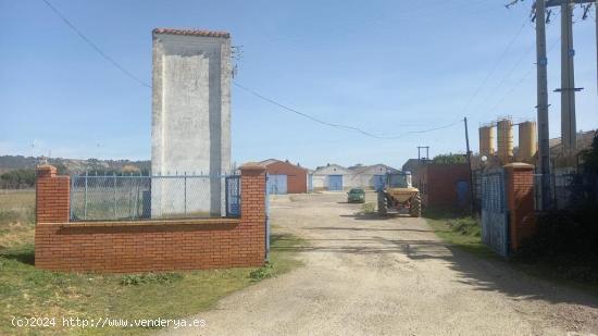  DISPONIBLE A LA VENTA NAVES EN CARRETERA DE CARRION - PALENCIA 