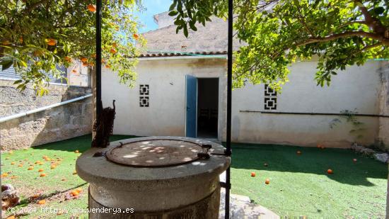 CASA DE PUEBLO DE DOS PLANTAS CON PATIO Y GARAJE EN EL BONITO PUEBLO DE COSTITX, MALLORCA - BALEARES