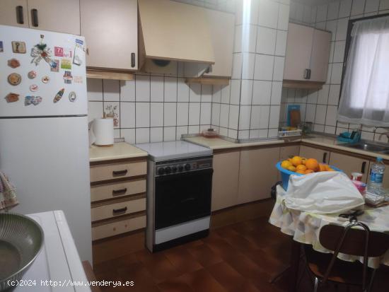 GRAN OCASION - VIVIENDA DE 3 DORMITORIOS CENTRICA, CON GARAJE Y PATIO - ALBACETE