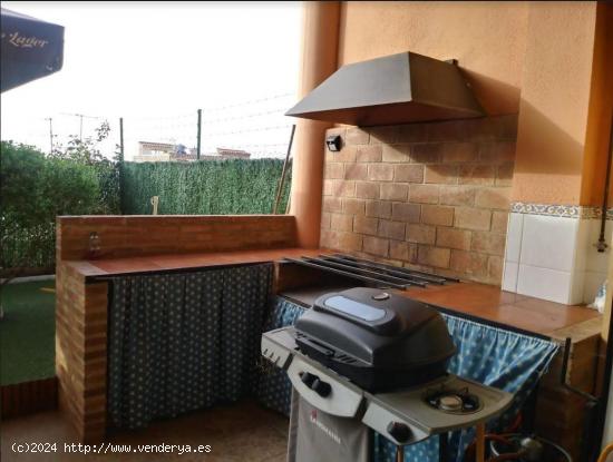 SE VENDE ESPECTACULAR ADOSADO EN LA VILLAVIEJA - CASTELLON