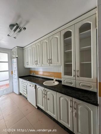 CASABANCO VENDE  PISO DE CUATRO DORMITORIOS EN  MERIDA - BADAJOZ