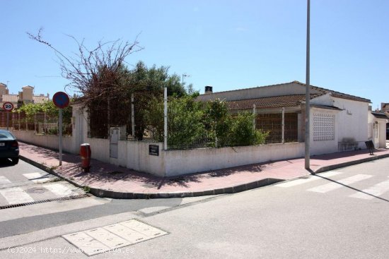 Villa en venta en Guardamar del Segura (Alicante)