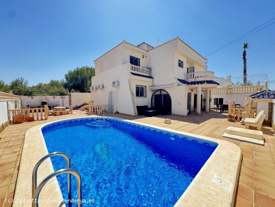 Villa en venta en San Miguel de Salinas (Alicante)