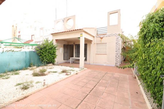 Chalet en venta en Torrevieja (Alicante)