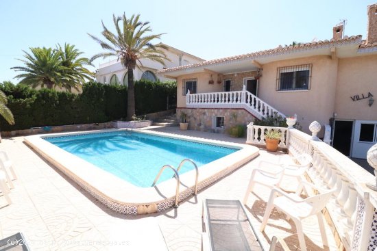  Chalet en venta en Torrevieja (Alicante) 