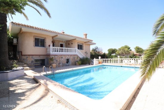 Chalet en venta en Torrevieja (Alicante)